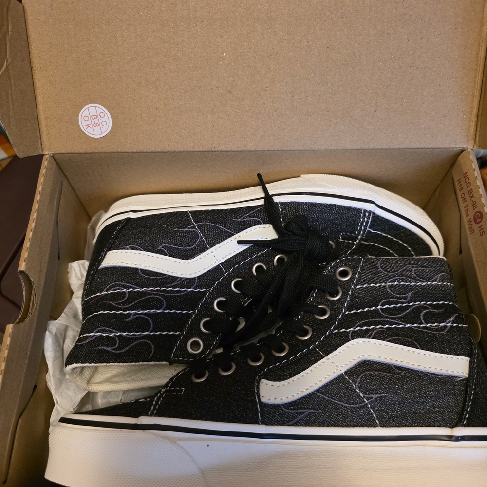 Vans Kids High-Top Sneakers - Black and White - Picture 2 of 3